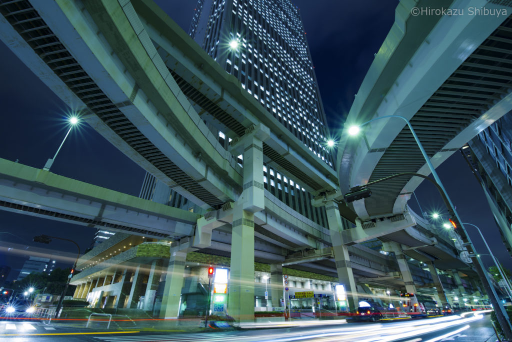 ジャンクションの下を走る車のライトも重要なアクセント!(東池袋出入口付近 - 東京都)