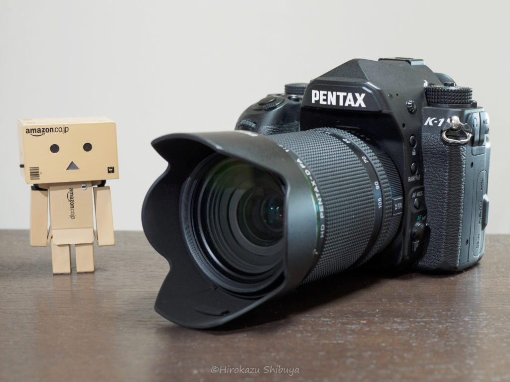 PENTAX K-1外観(正面側、ダンボーと比較)