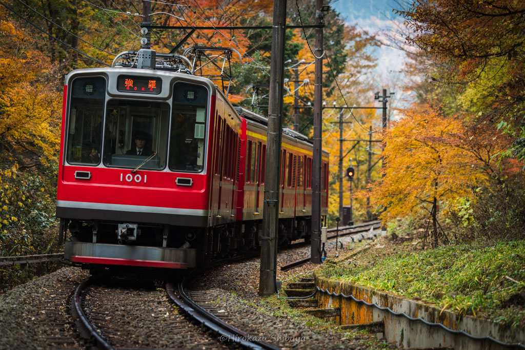 1/400秒でもLED方向幕が途切れない例(箱根登山鉄道1000形)